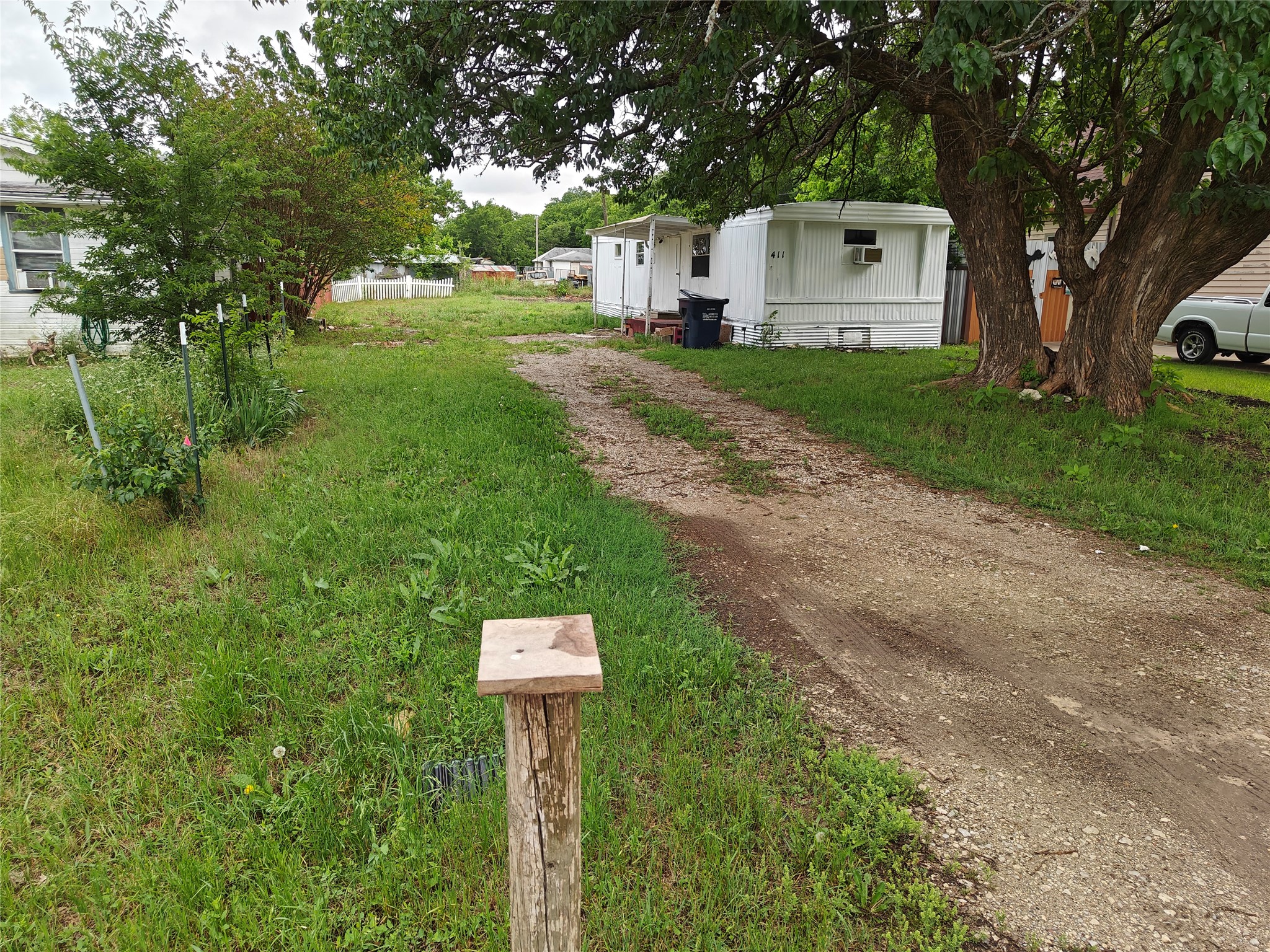 411 E Locust Street Whitewright TX 75491