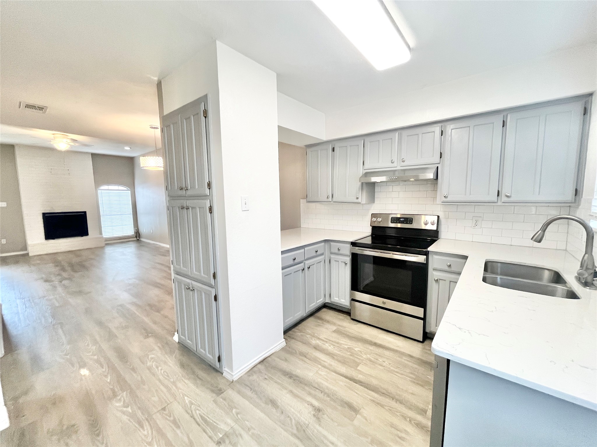 2403 Kingsford Court Arlington TX 76017