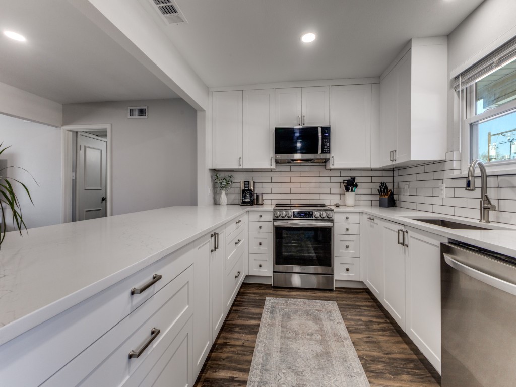 6037 Sandhurst Lane Dallas TX 75206