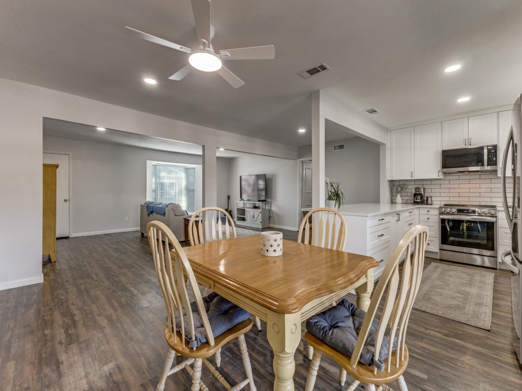 6037 Sandhurst Lane Dallas TX 75206