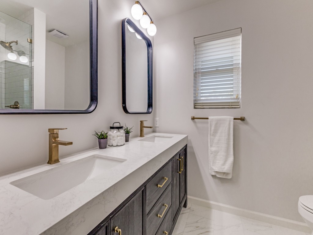 6037 Sandhurst Lane Dallas TX 75206