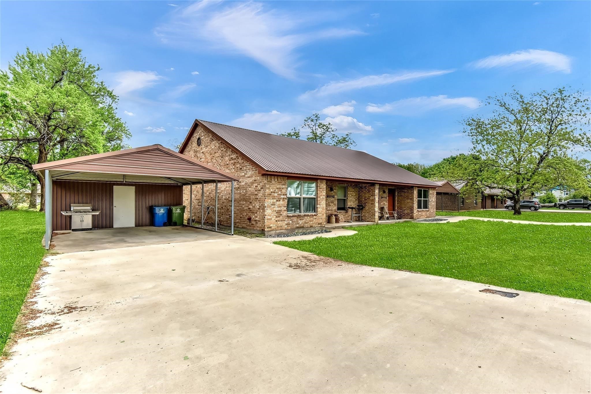 502 E Hughes Street Collinsville TX 76233