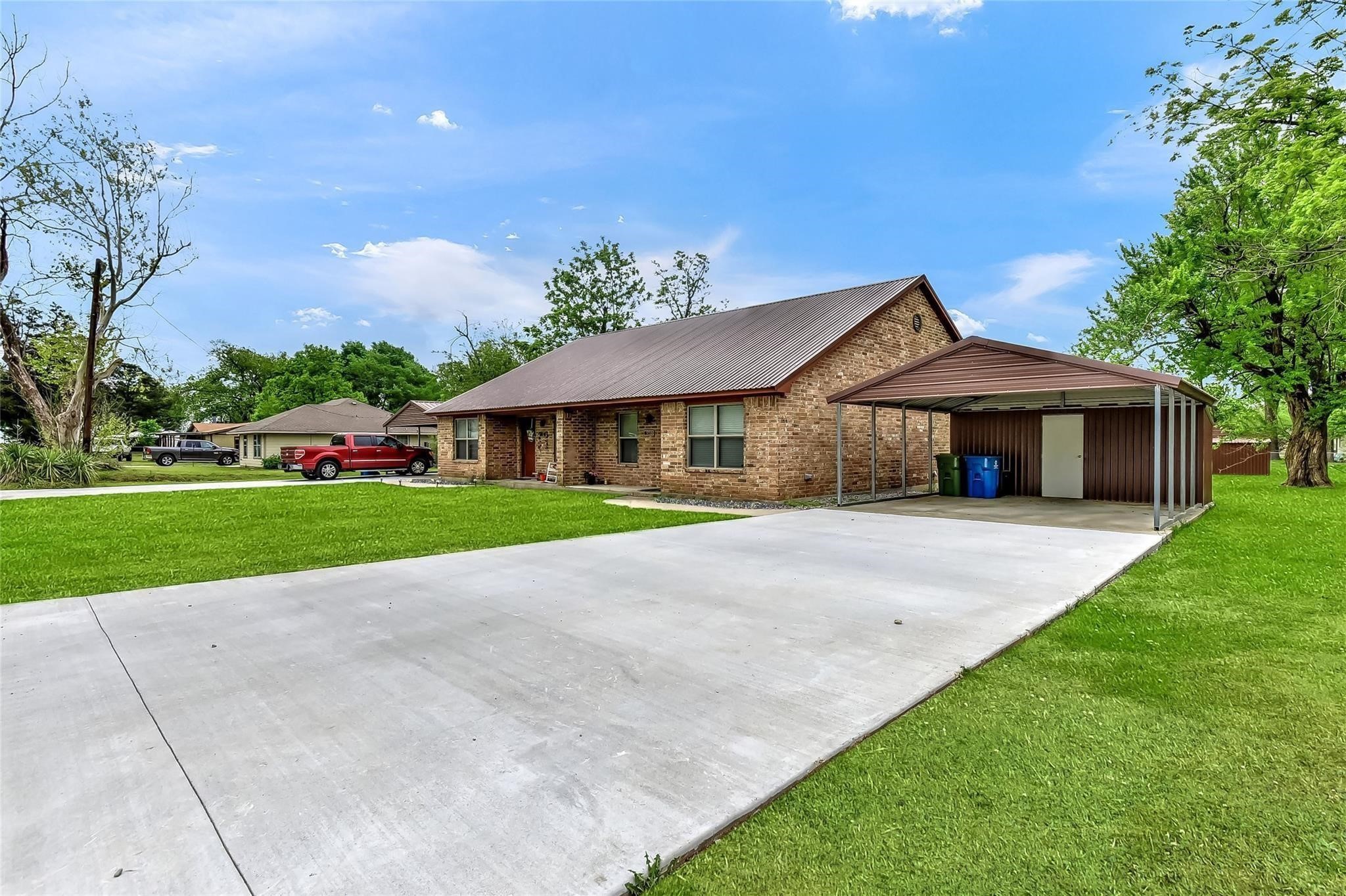 502 E Hughes Street Collinsville TX 76233