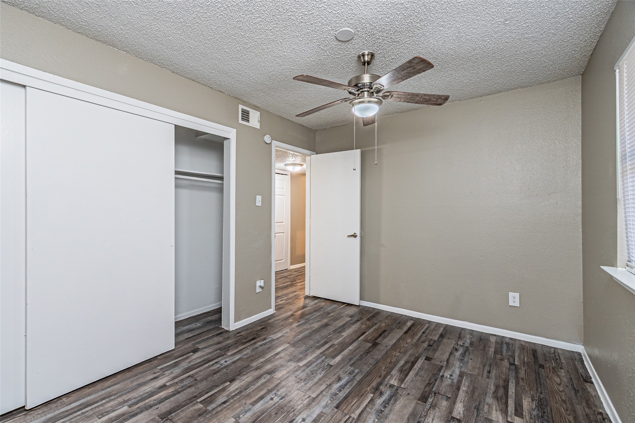 300 W Wintergreen Road Desoto TX 75115