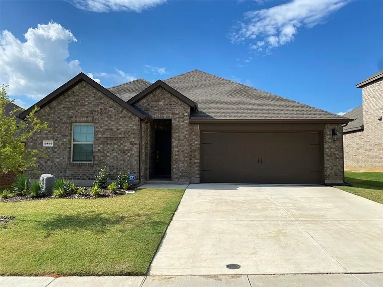 9809 Autumn Leaves Lane Aubrey TX 76227
