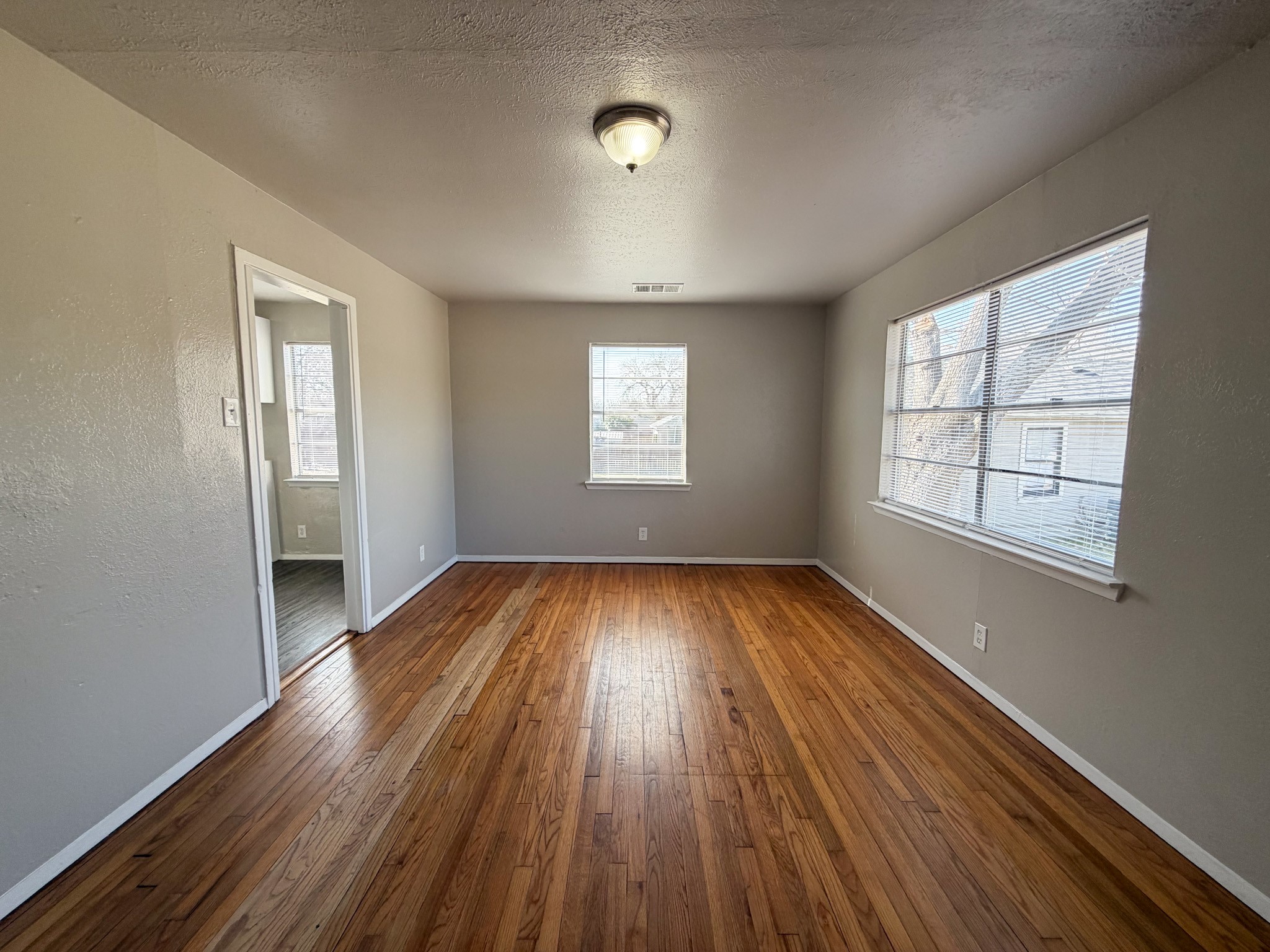 410 N Flat Street Waxahachie TX 75165