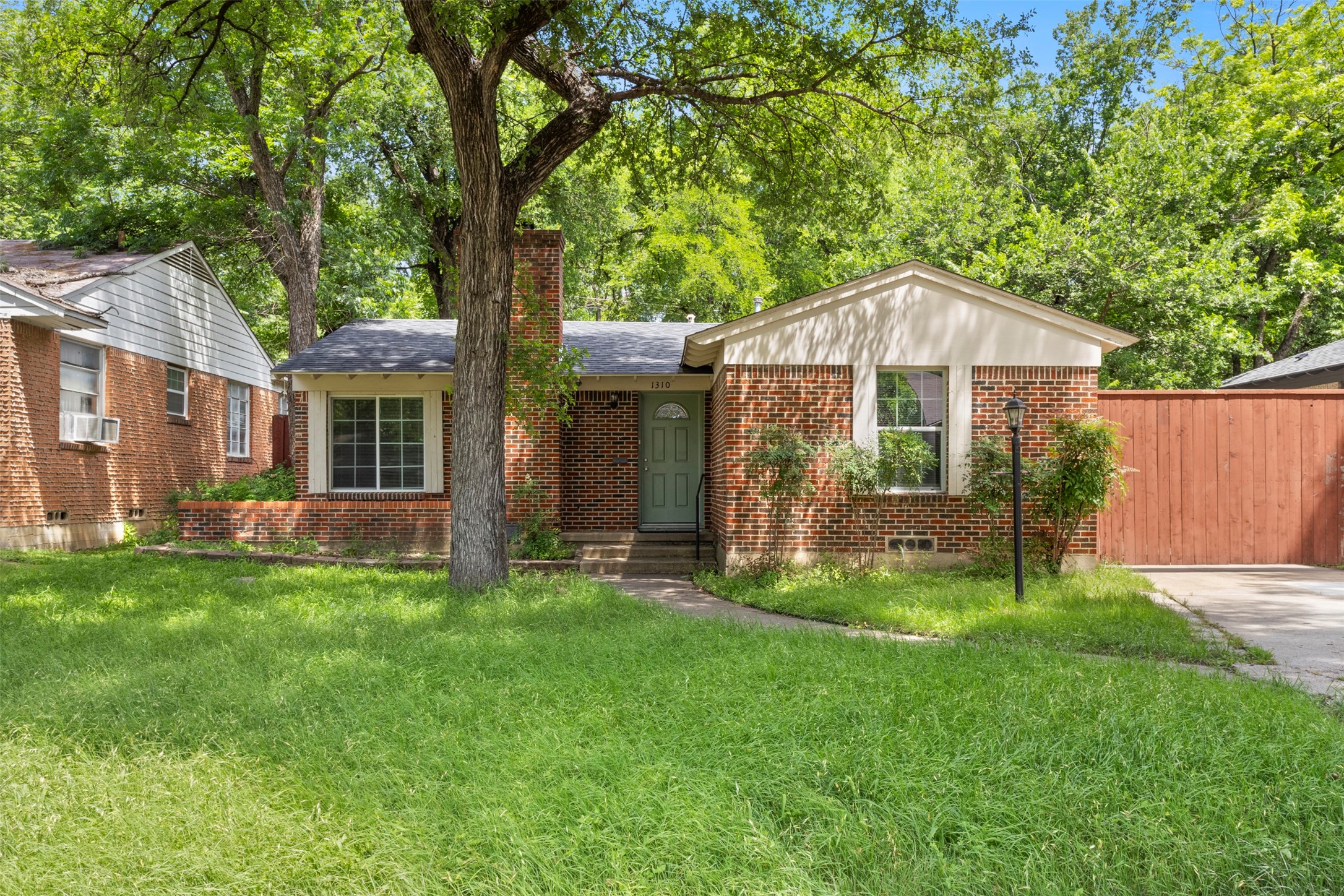 1310 Michigan Avenue Dallas TX 75216