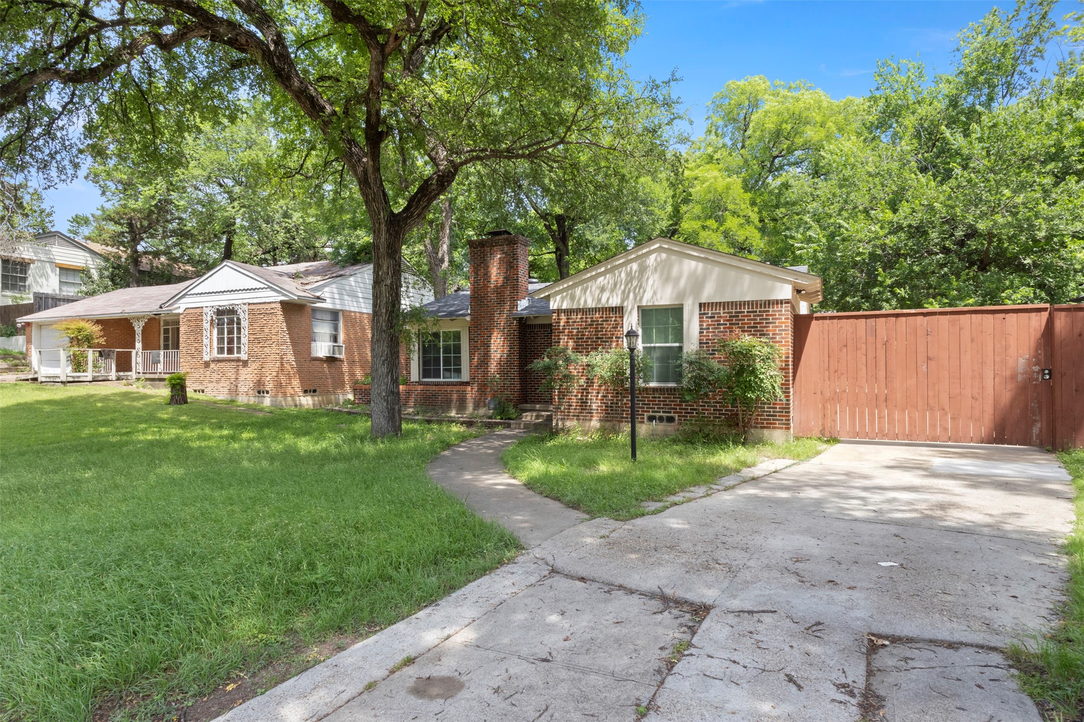 1310 Michigan Avenue Dallas TX 75216