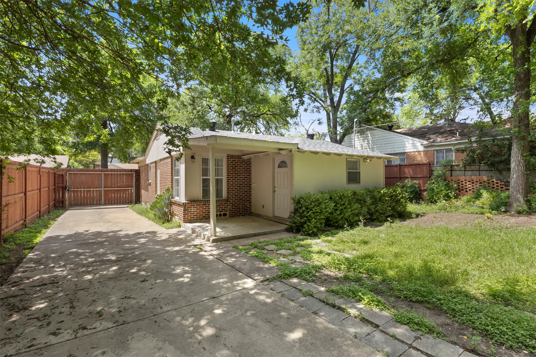 1310 Michigan Avenue Dallas TX 75216