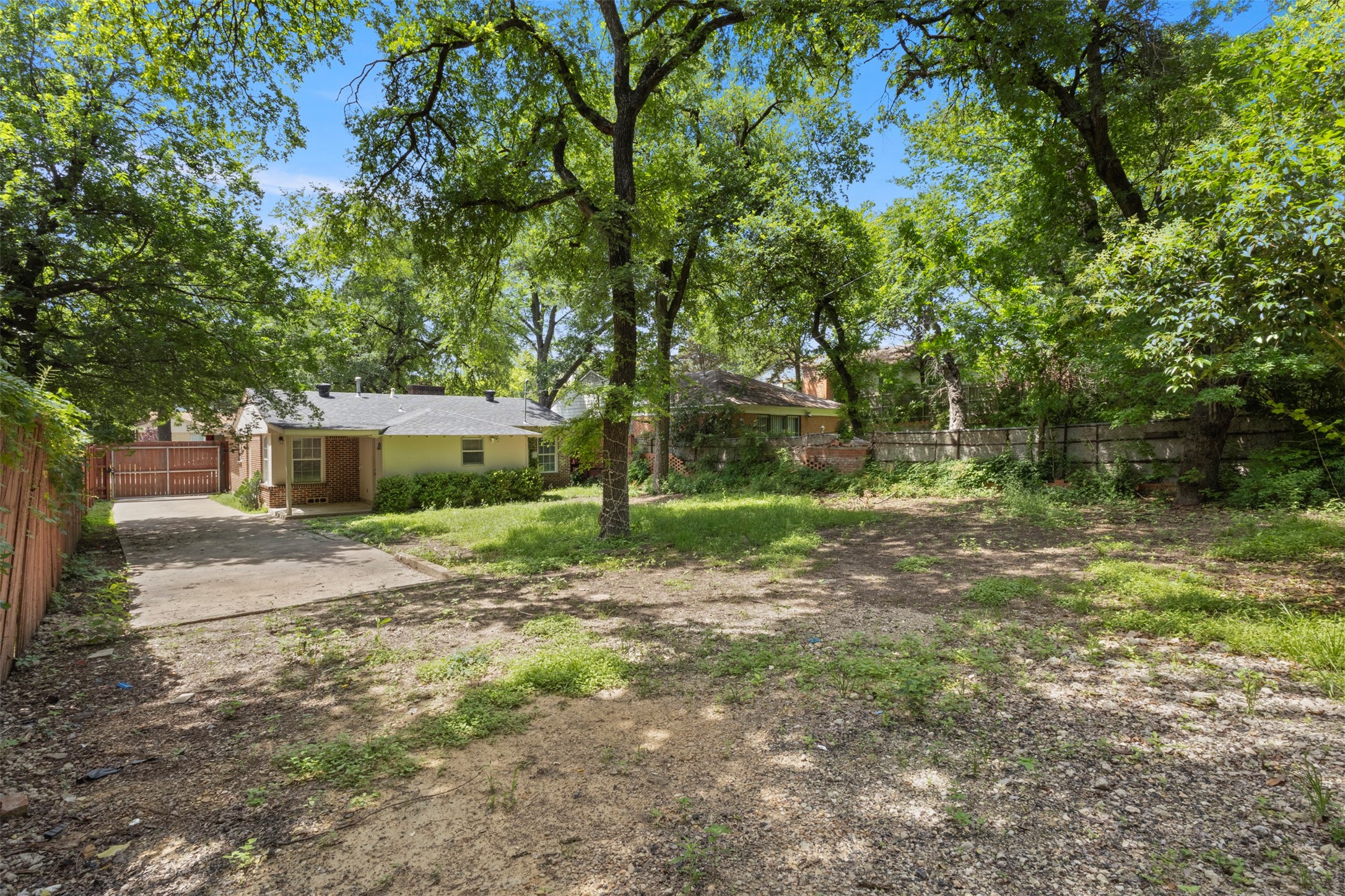 1310 Michigan Avenue Dallas TX 75216