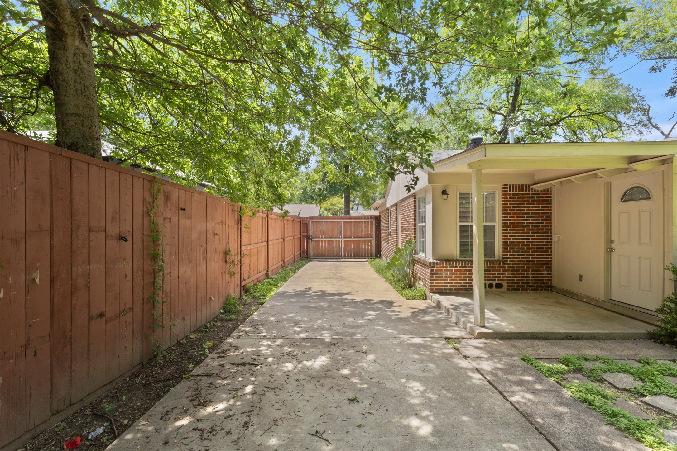1310 Michigan Avenue Dallas TX 75216