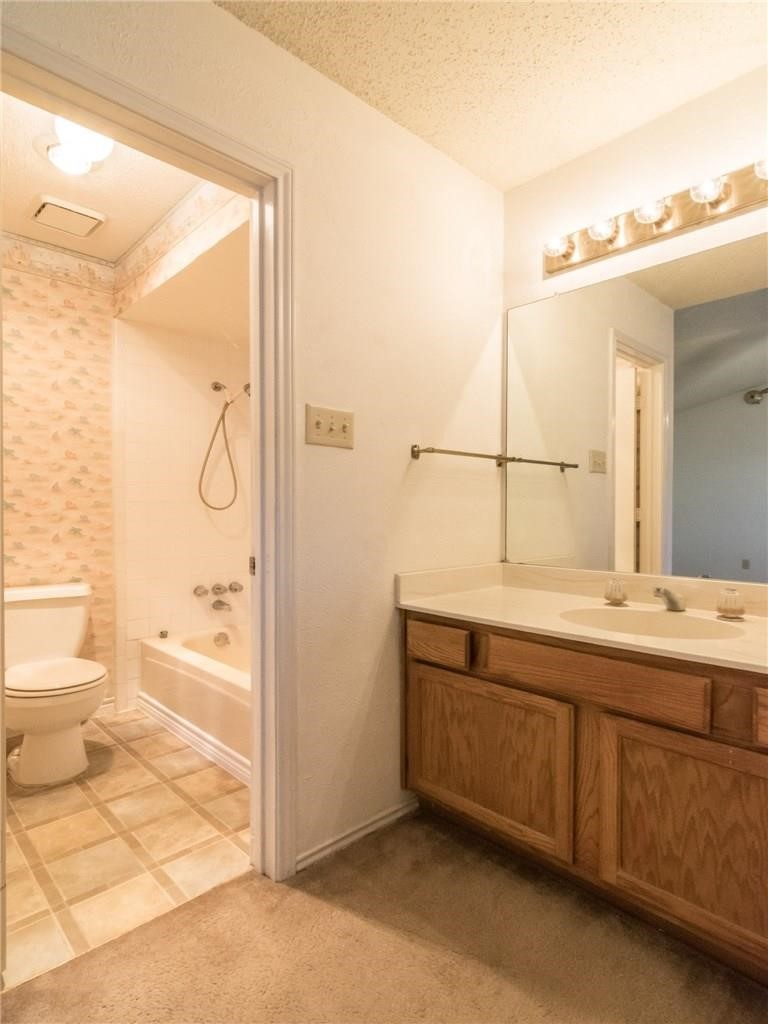 2121 Country Oaks Drive Garland TX 75040