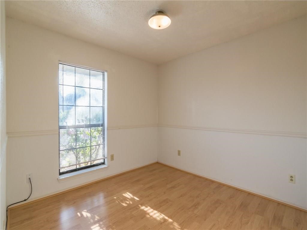 2121 Country Oaks Drive Garland TX 75040