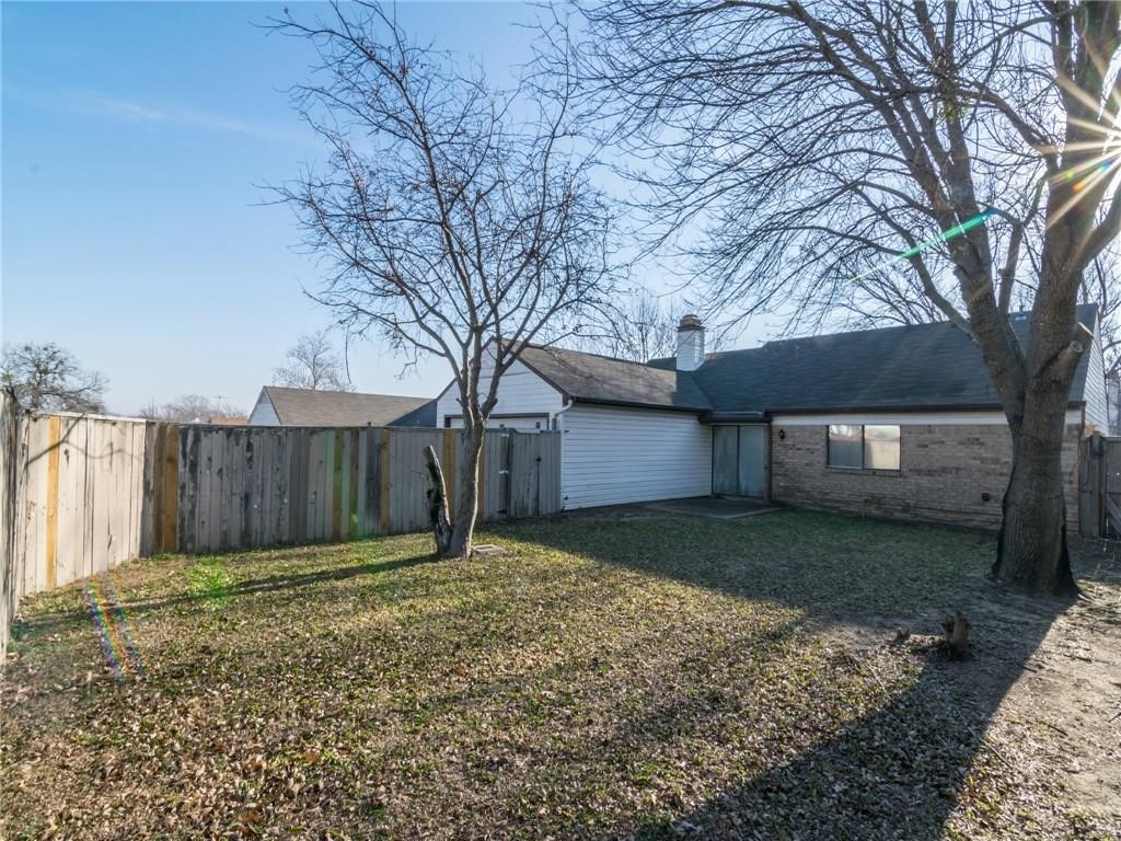 2121 Country Oaks Drive Garland TX 75040