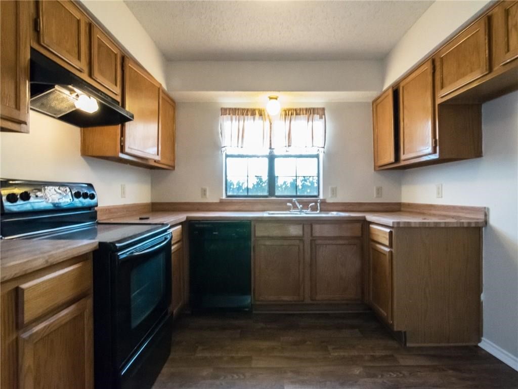 2121 Country Oaks Drive Garland TX 75040
