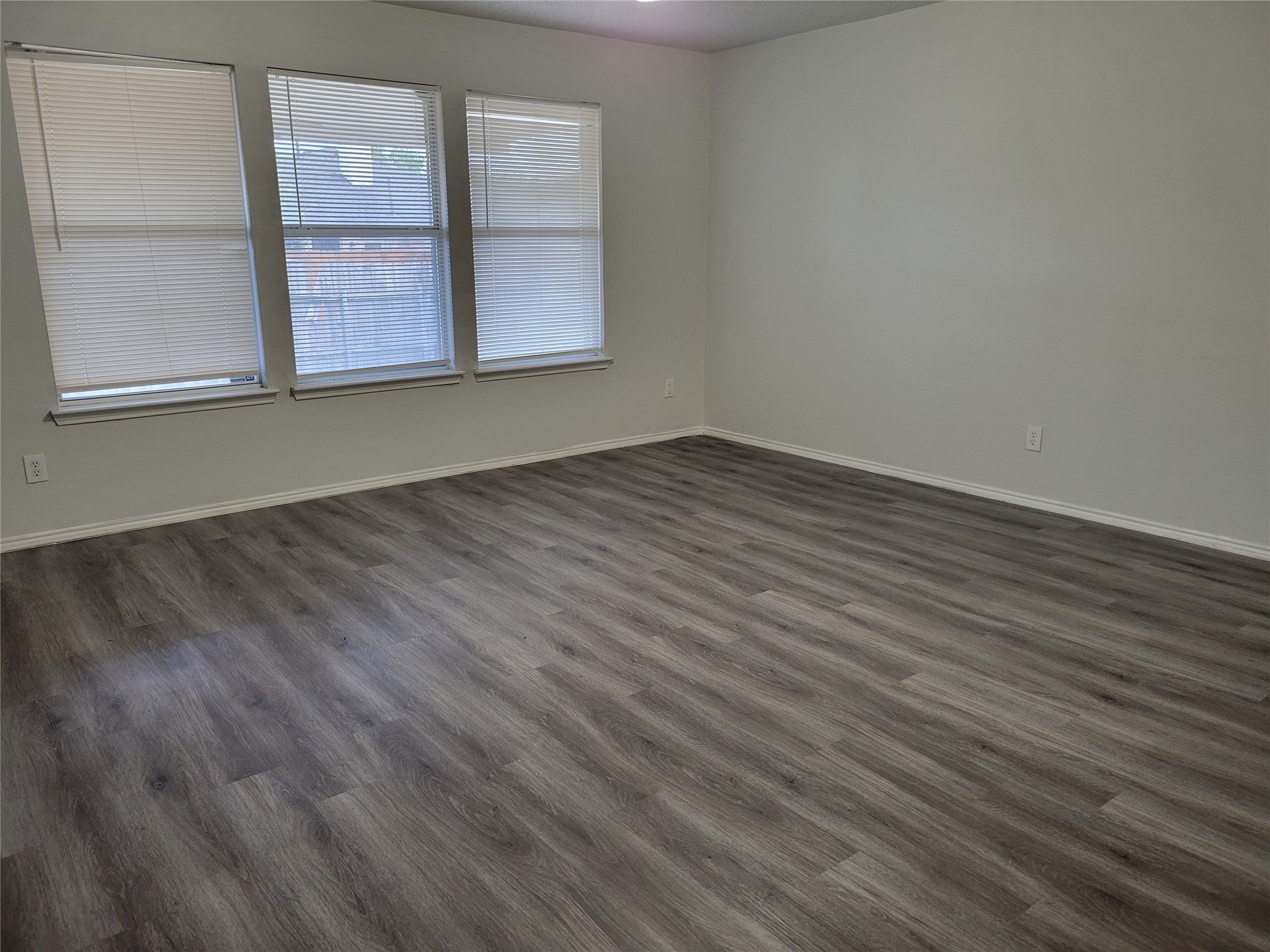 2450 Meadowgate Lane Lancaster TX 75134