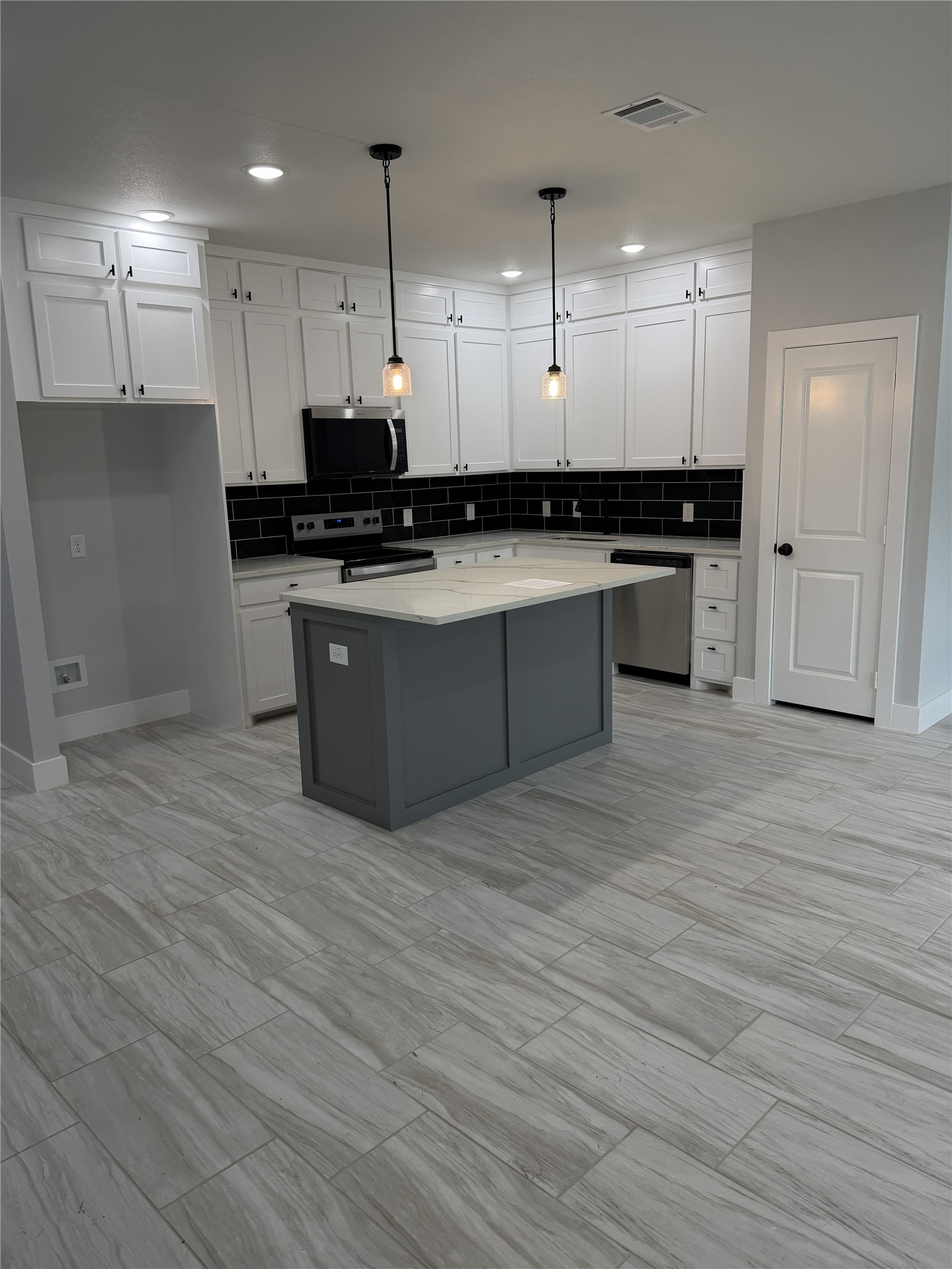 1005 Grandbury Street Cleburne TX 76033