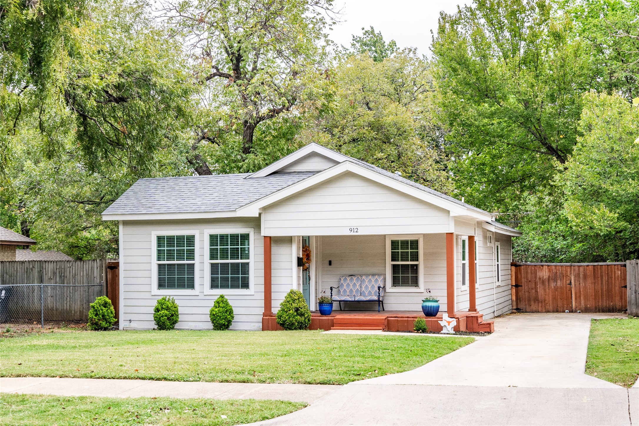 912 S Rosemont Avenue Dallas TX 75208