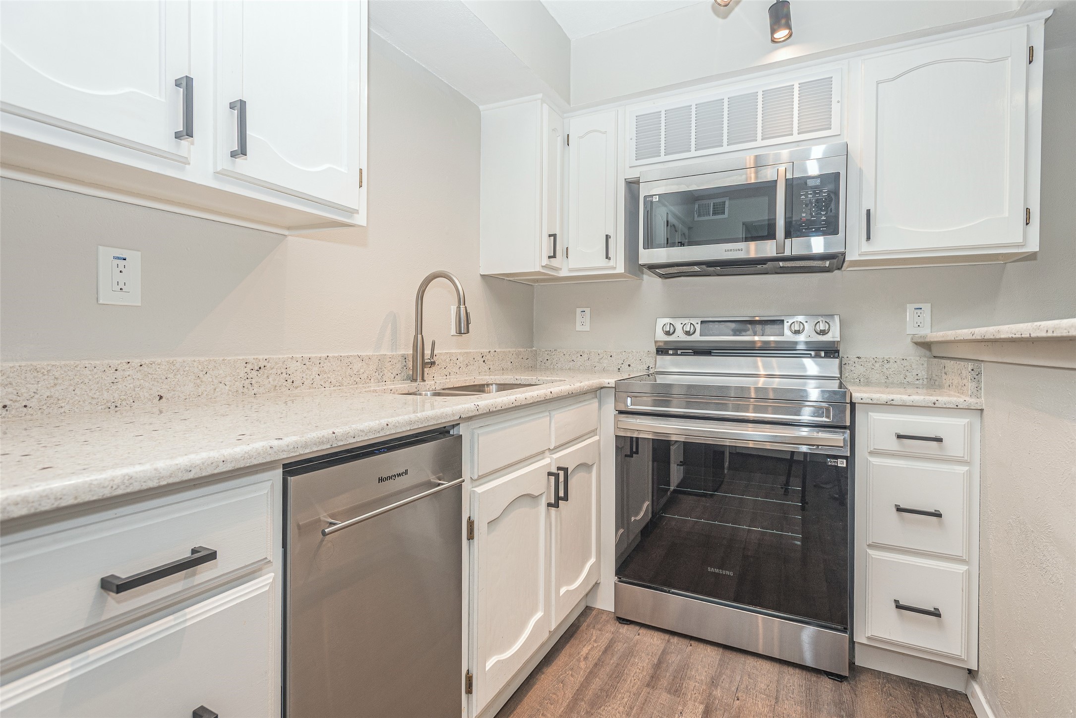 3022 Forest Lane Dallas TX 75234