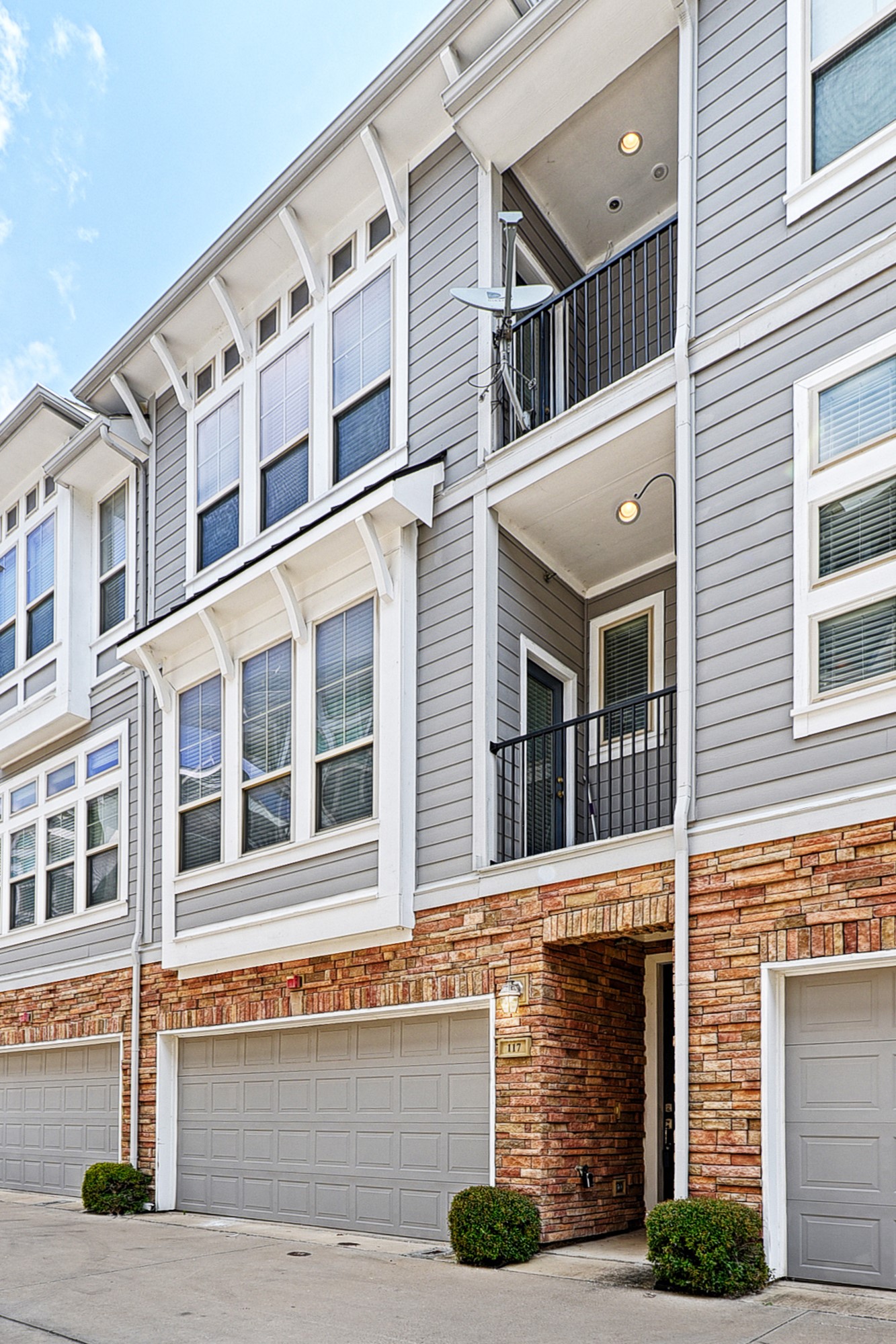 2326 Stutz Drive Dallas TX 75235