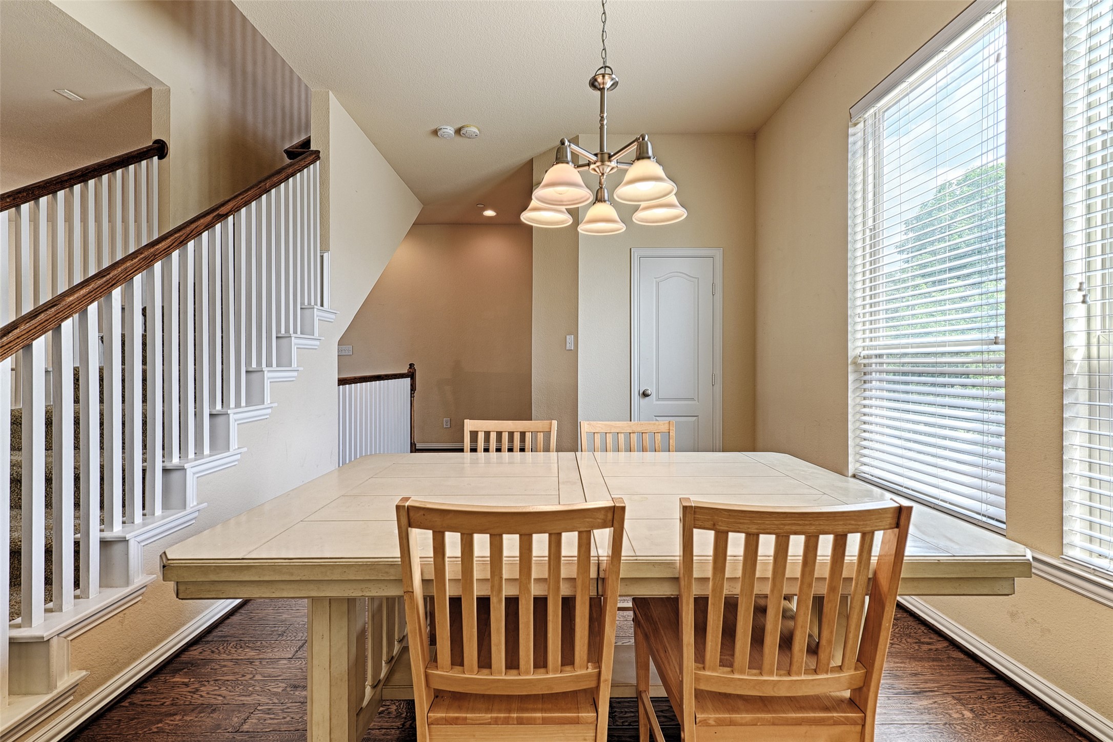 2326 Stutz Drive Dallas TX 75235