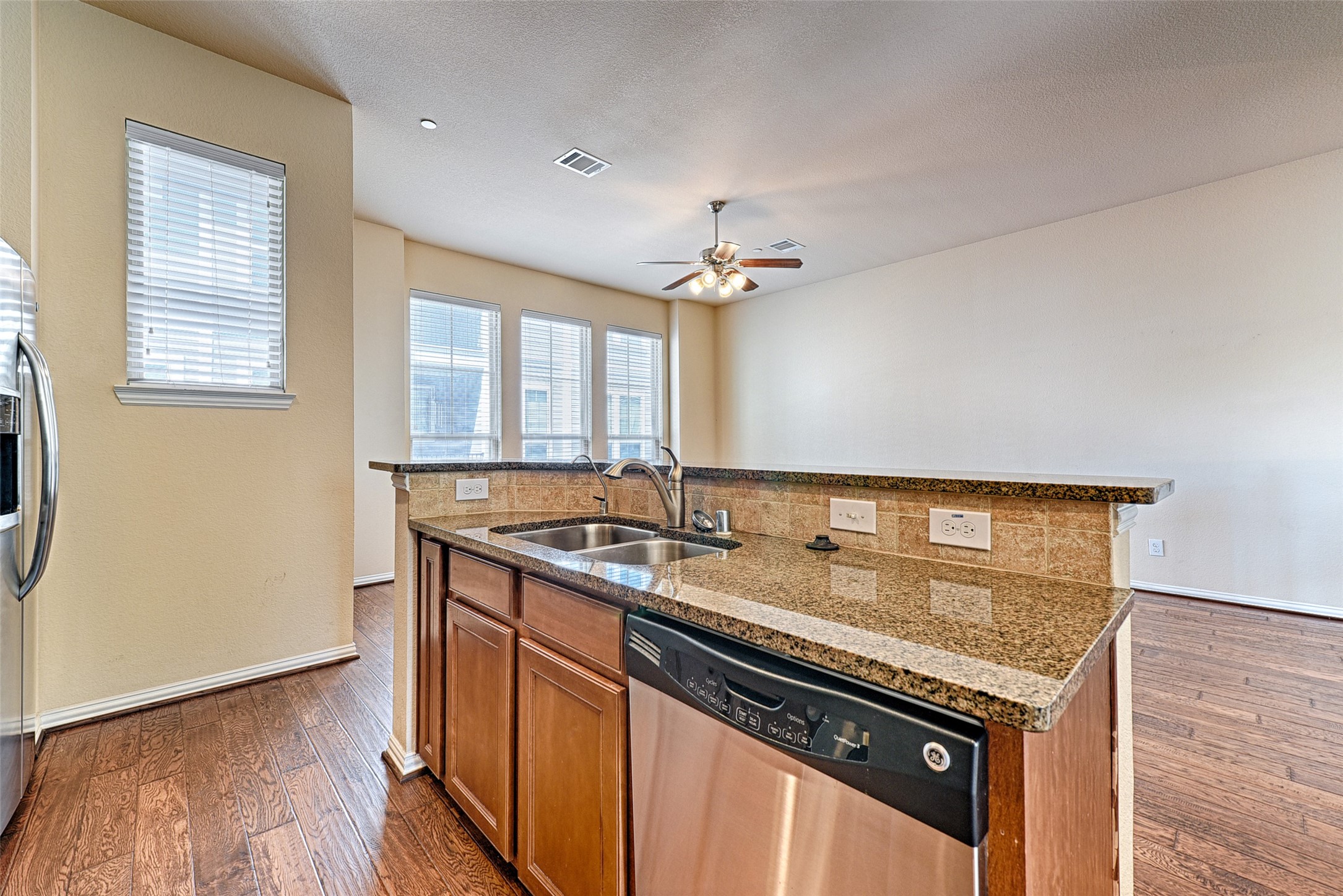 2326 Stutz Drive Dallas TX 75235