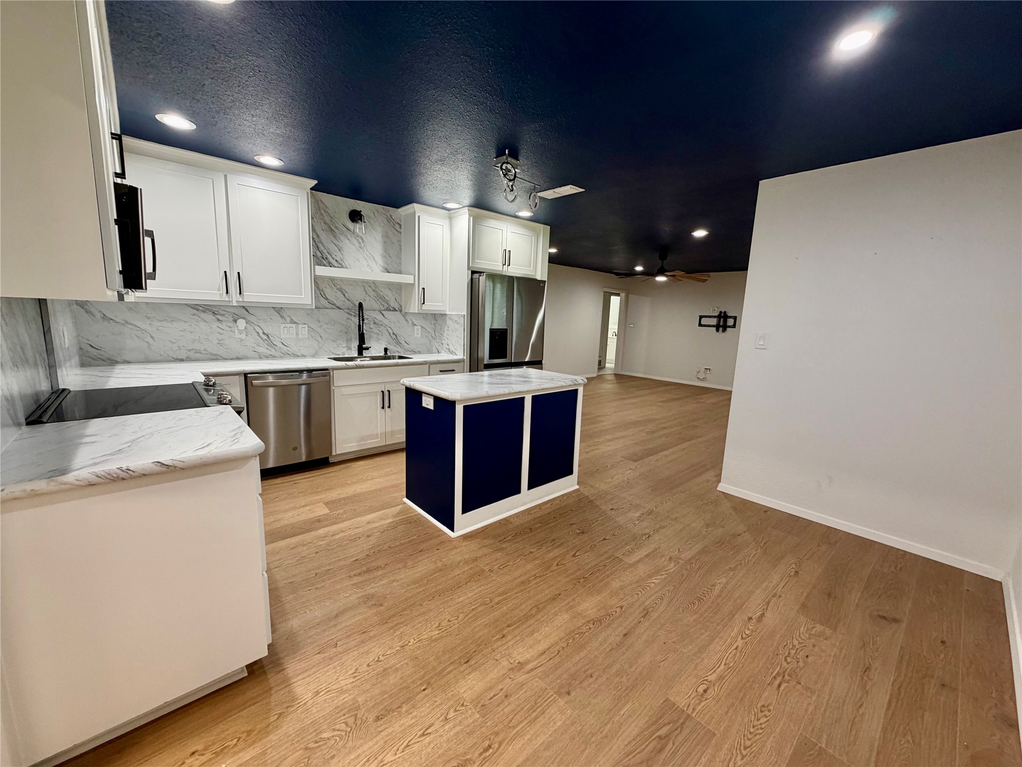 2021 Lexington Place Bedford TX 76022