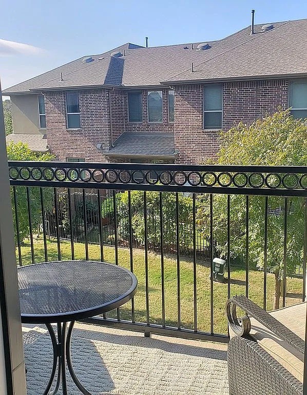 1605 Brook Glen Drive Euless TX 76039
