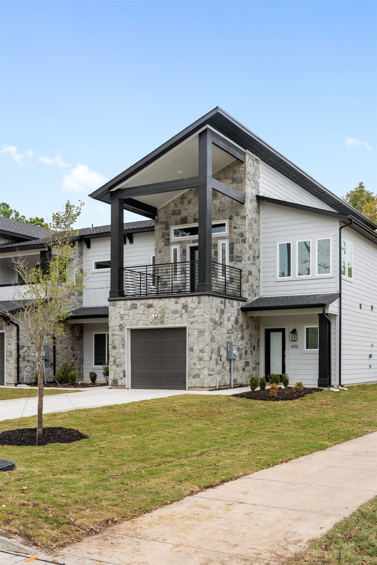 696 N Center Street Arlington TX 76011