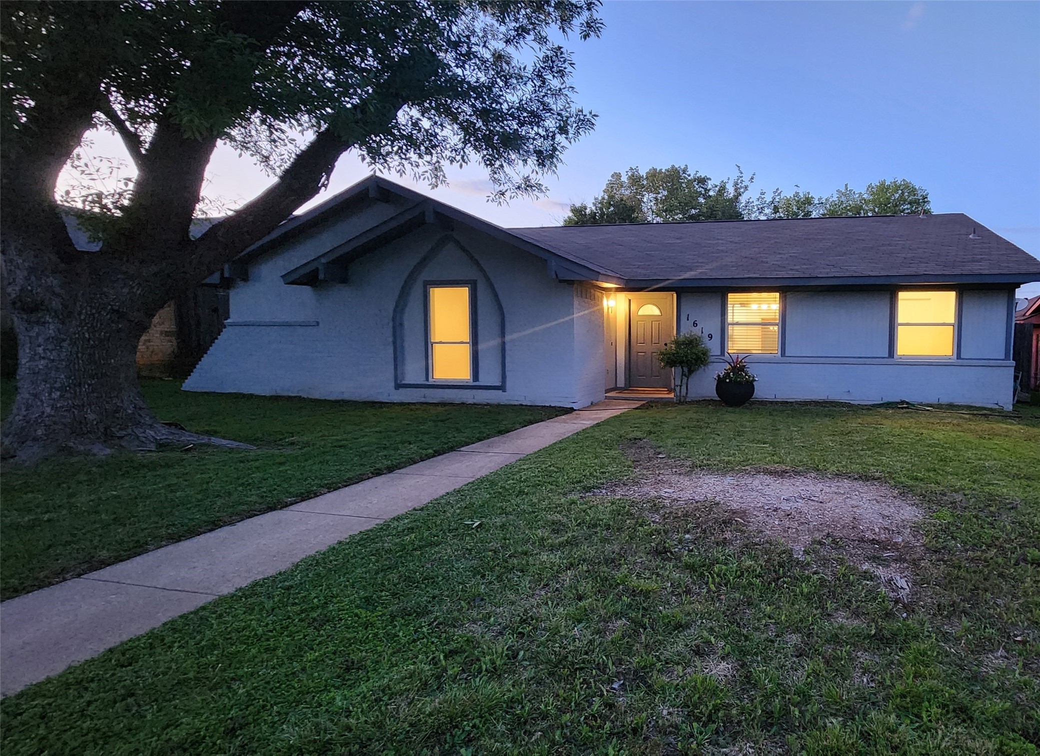 1619 Glenhill Lane Lewisville TX 75077