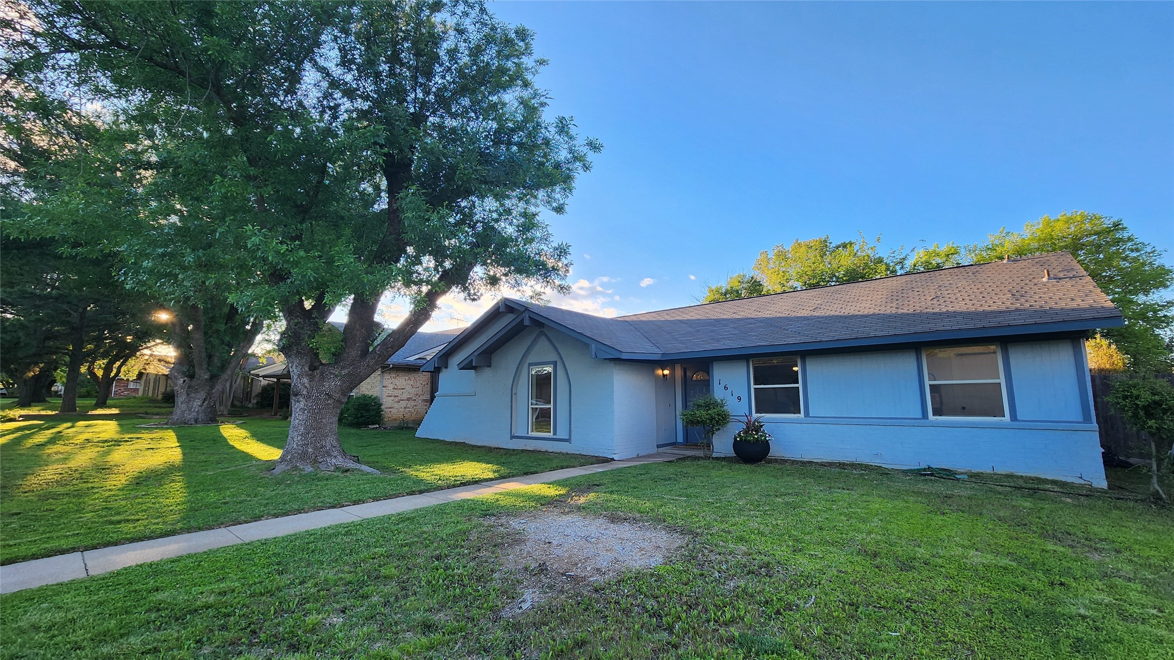 1619 Glenhill Lane Lewisville TX 75077