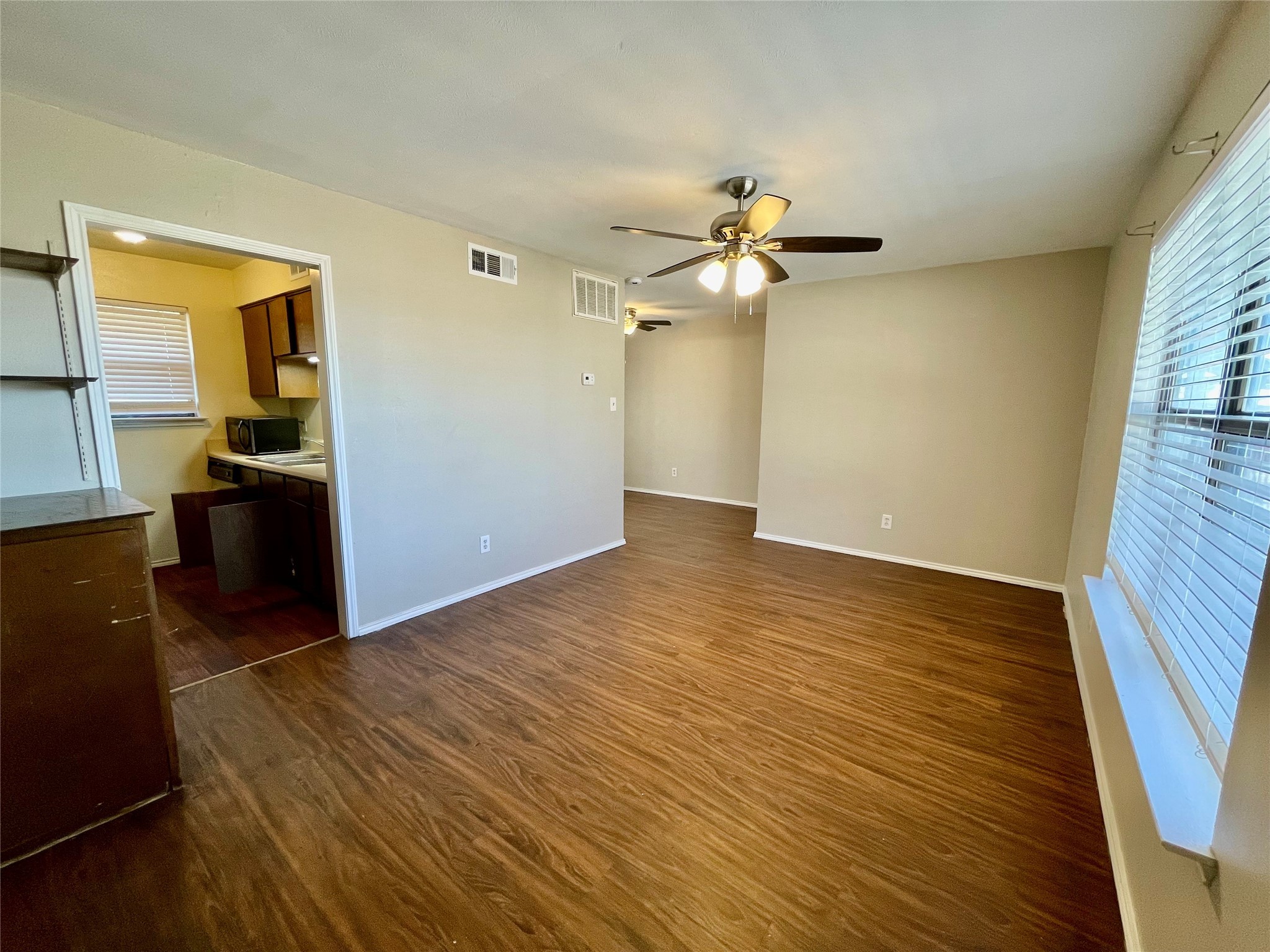 2526 W Prairie Street Denton TX 76201