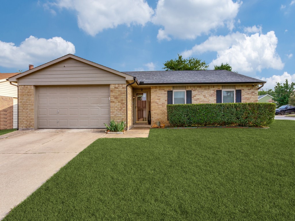 6900 Sandstone Court Fort Worth TX 76120