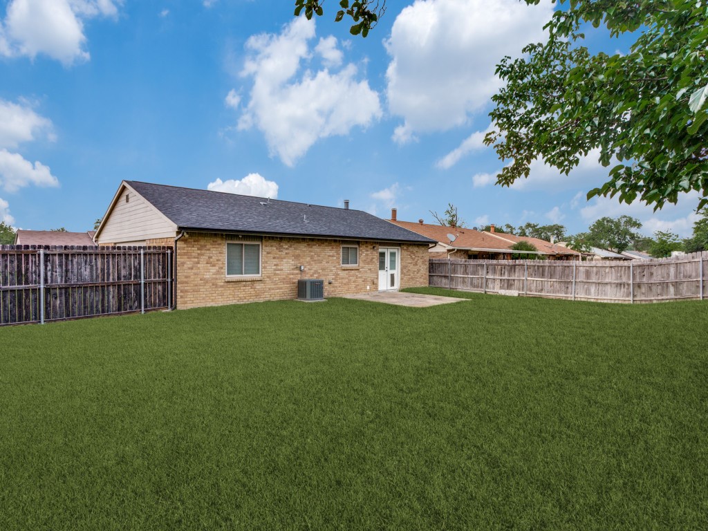 6900 Sandstone Court Fort Worth TX 76120