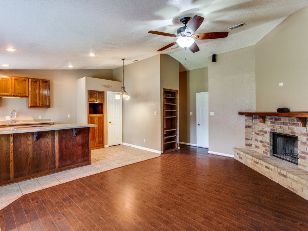 6900 Sandstone Court Fort Worth TX 76120