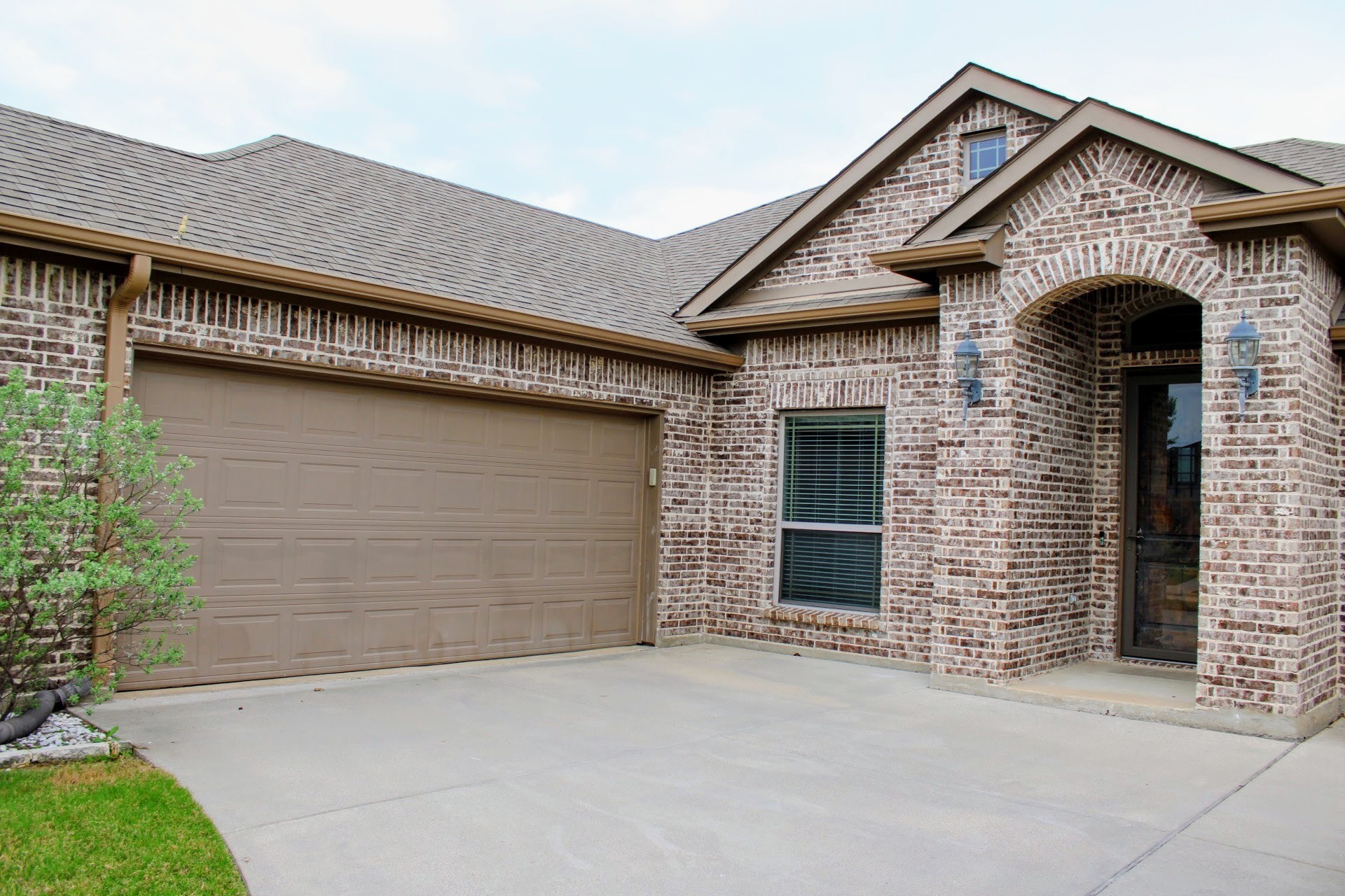 111 Cambridge Street Waxahachie TX 75165