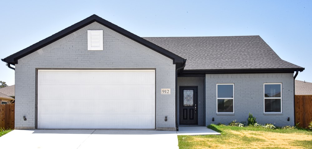 912 Avagail Avenue Springtown TX 76082