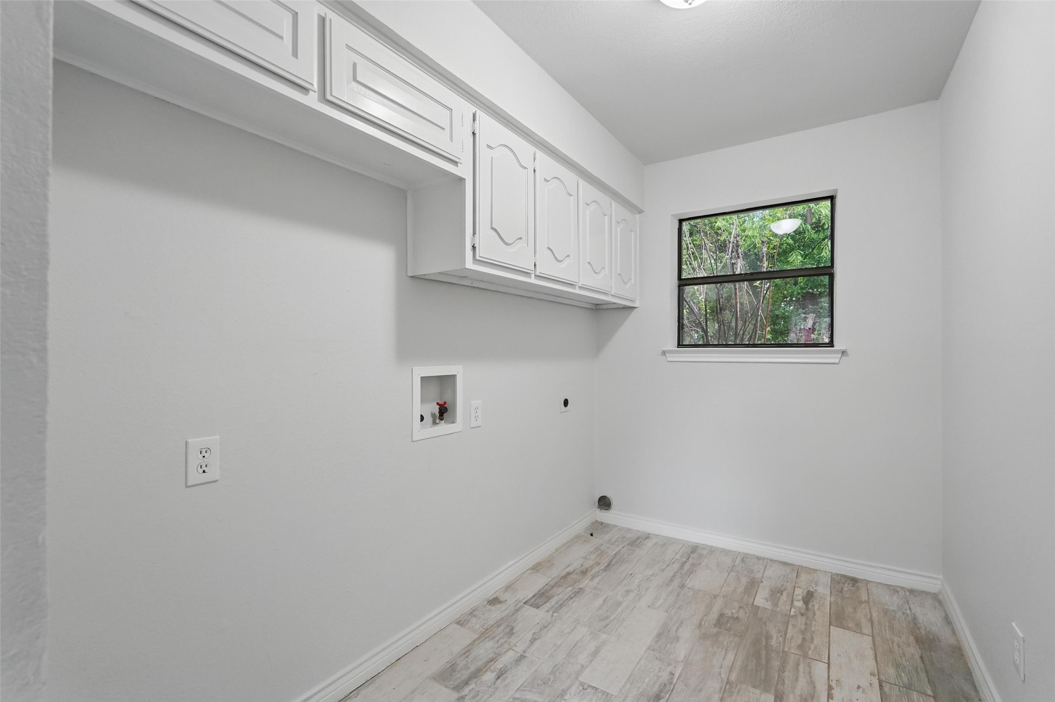 829 Hunters Creek Drive Desoto TX 75115