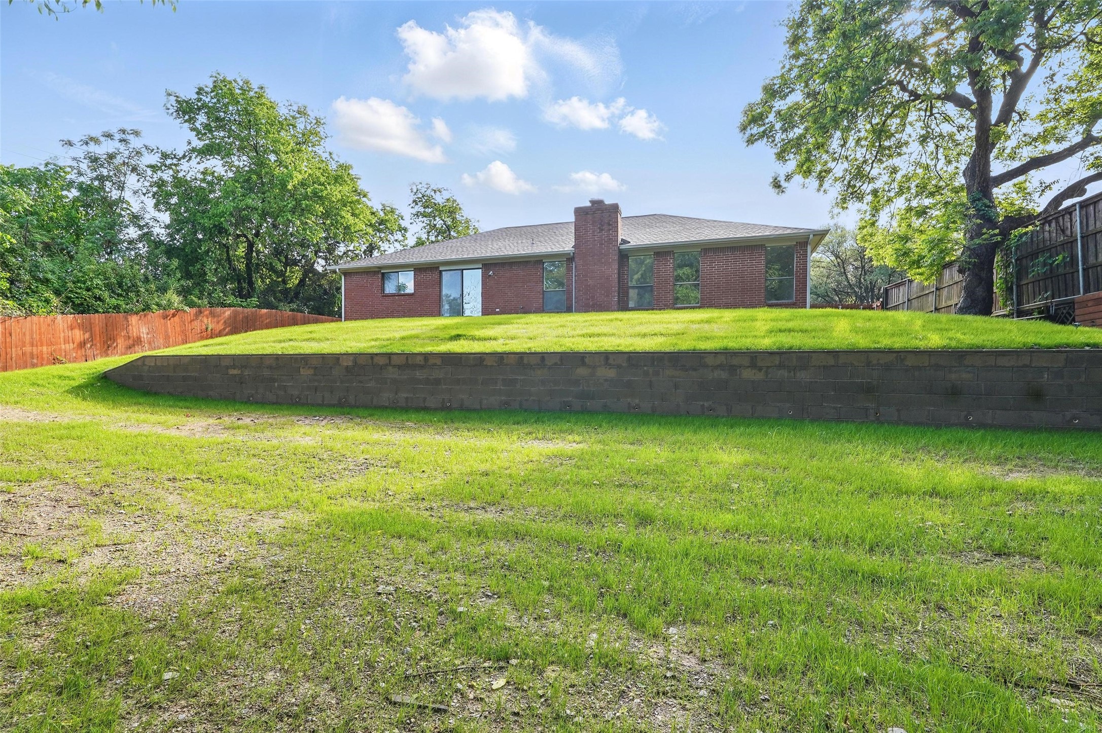 829 Hunters Creek Drive Desoto TX 75115