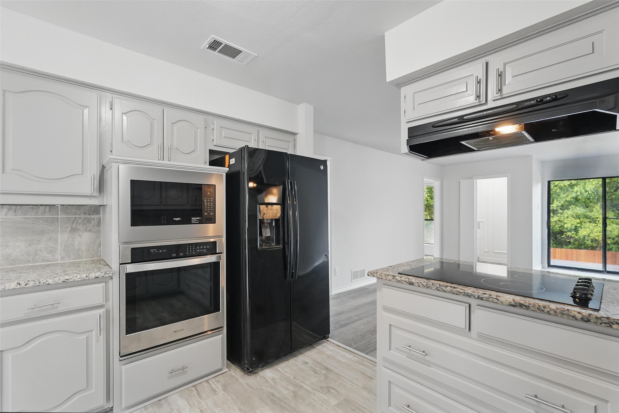 829 Hunters Creek Drive Desoto TX 75115