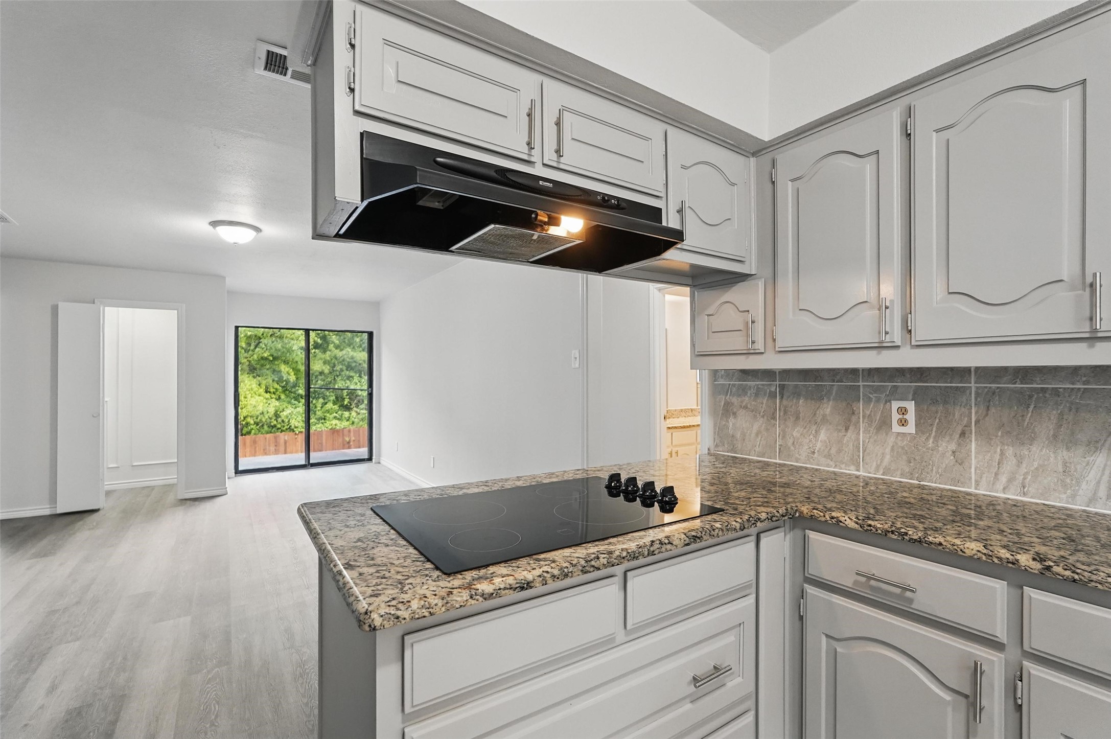 829 Hunters Creek Drive Desoto TX 75115