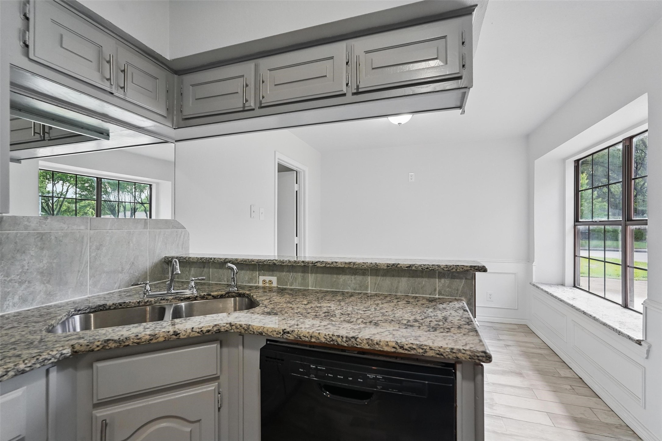 829 Hunters Creek Drive Desoto TX 75115