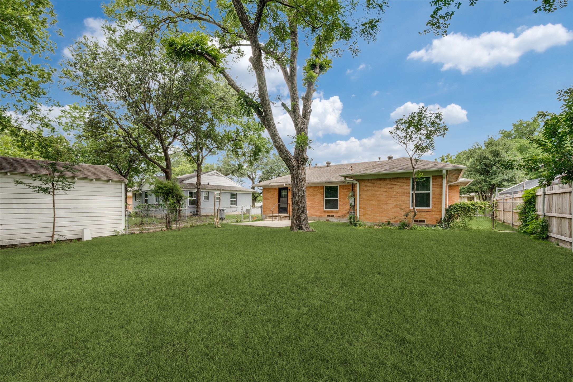 2414 San Medina Avenue Dallas TX 75228