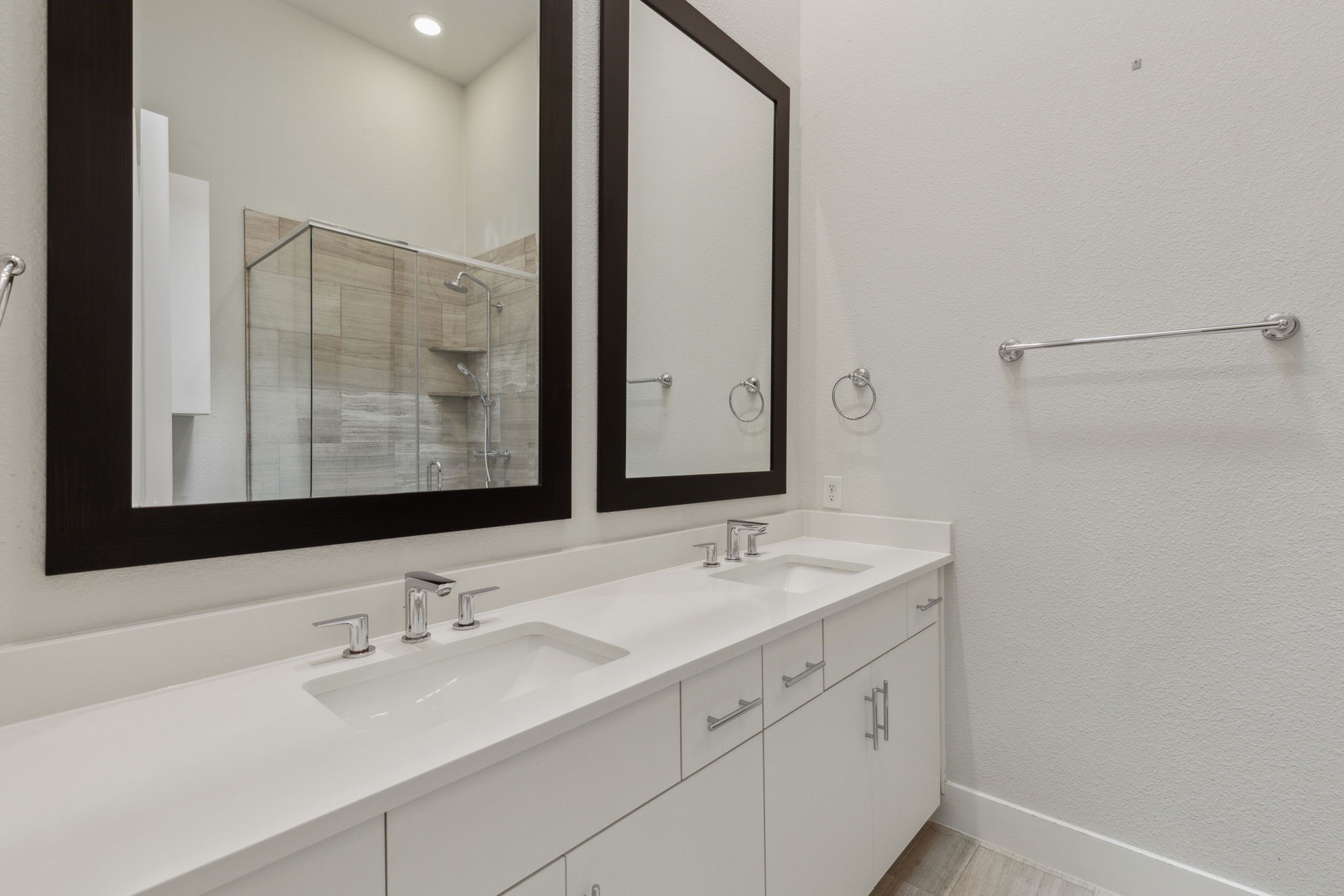 14955 Oak Street Addison TX 75001