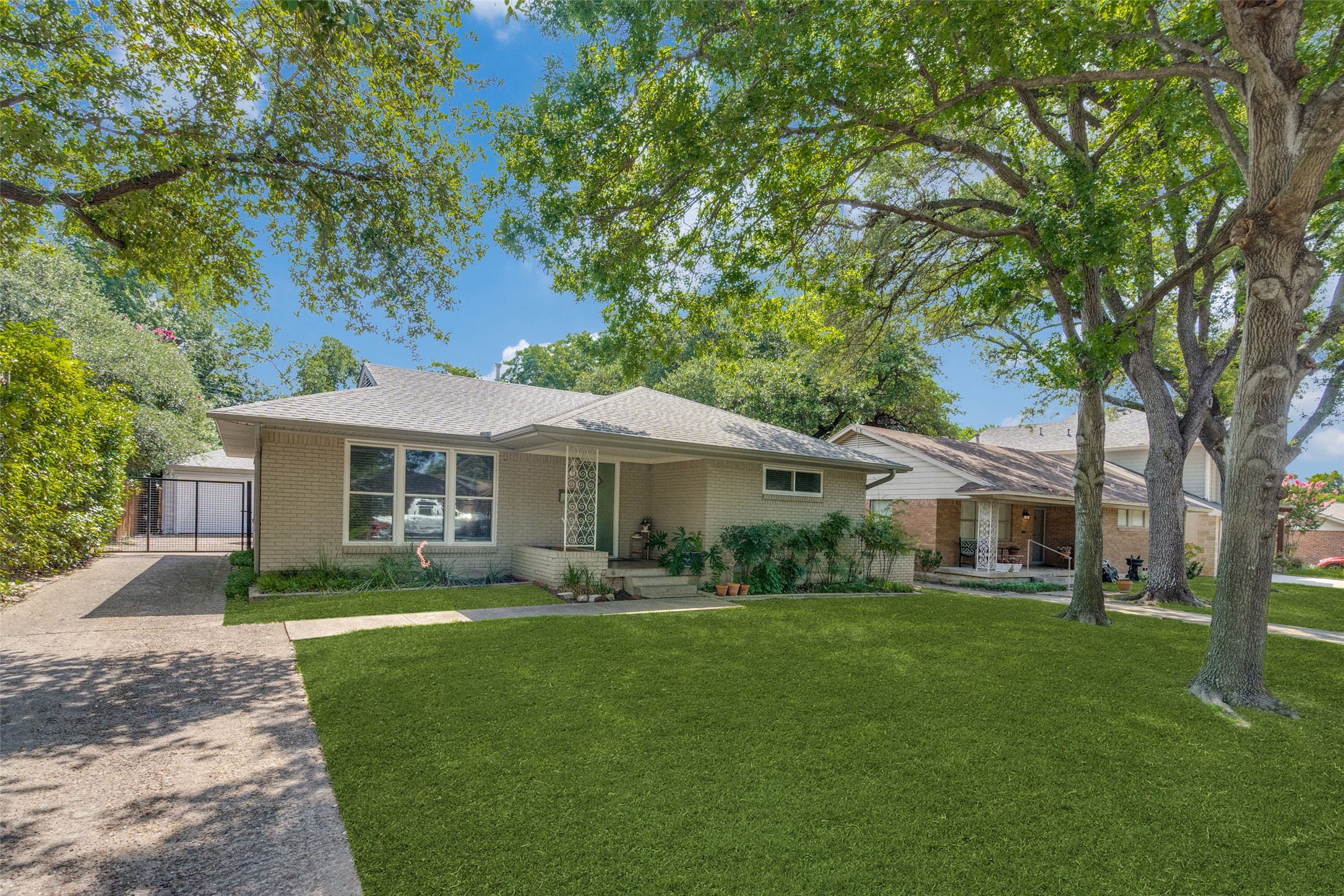9222 Livenshire Drive Dallas TX 75238