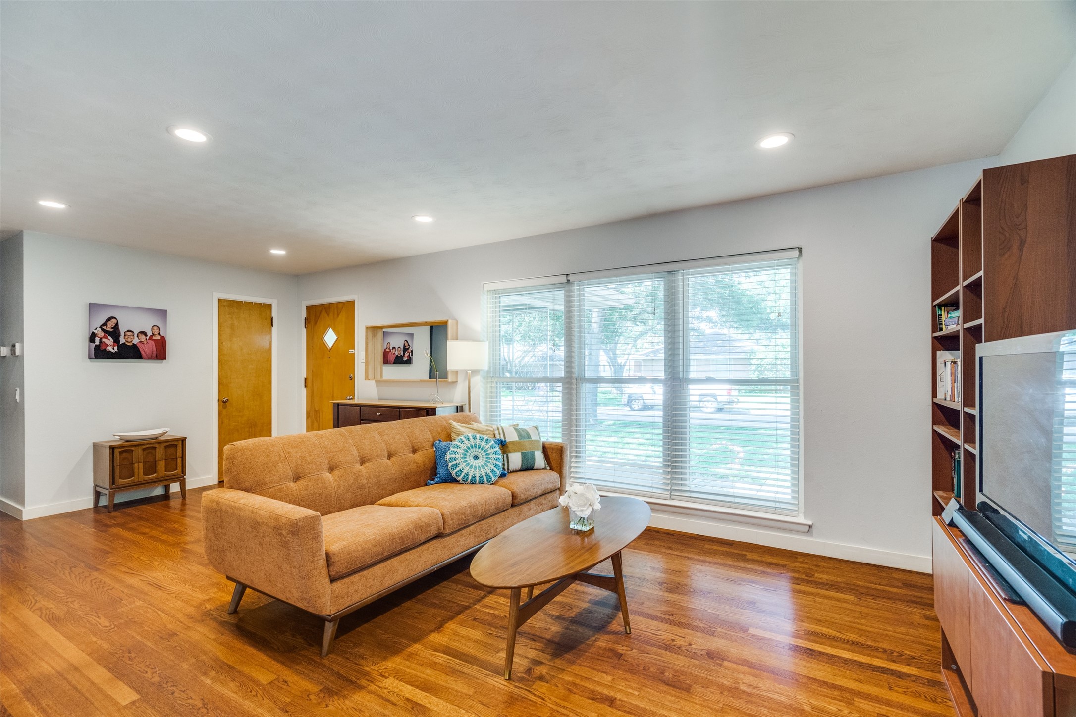 9222 Livenshire Drive Dallas TX 75238