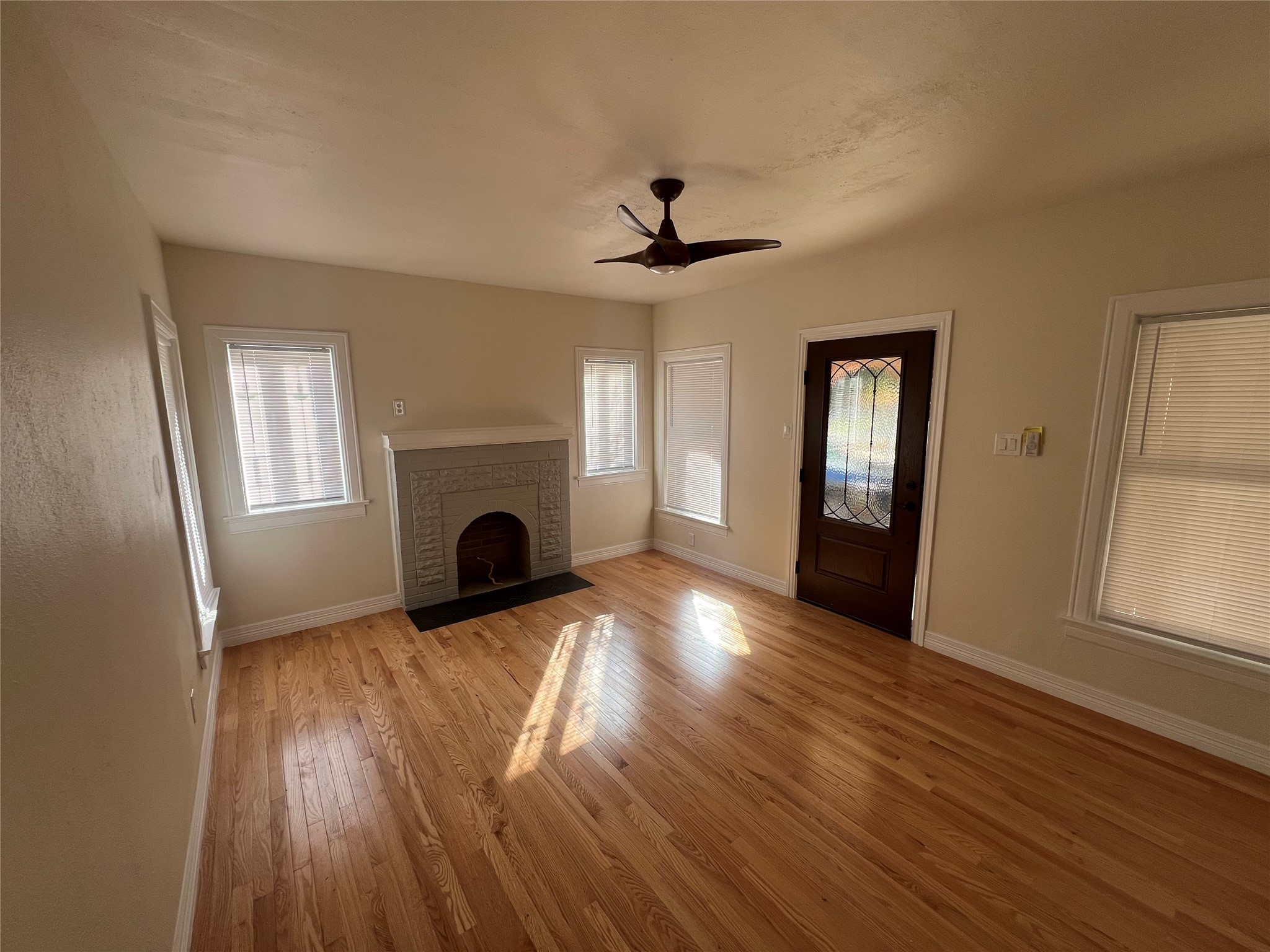 5117 Mission Avenue Dallas TX 75206