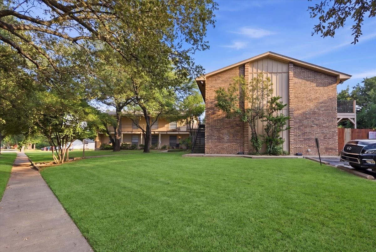 133 N Bailey Avenue Fort Worth TX 76107