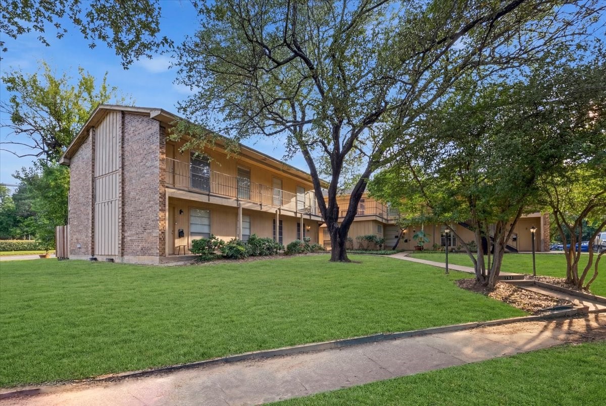 133 N Bailey Avenue Fort Worth TX 76107