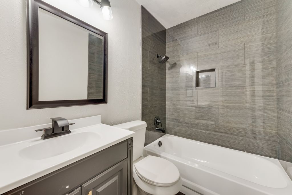 1656 Glenhill Lane Lewisville TX 75077